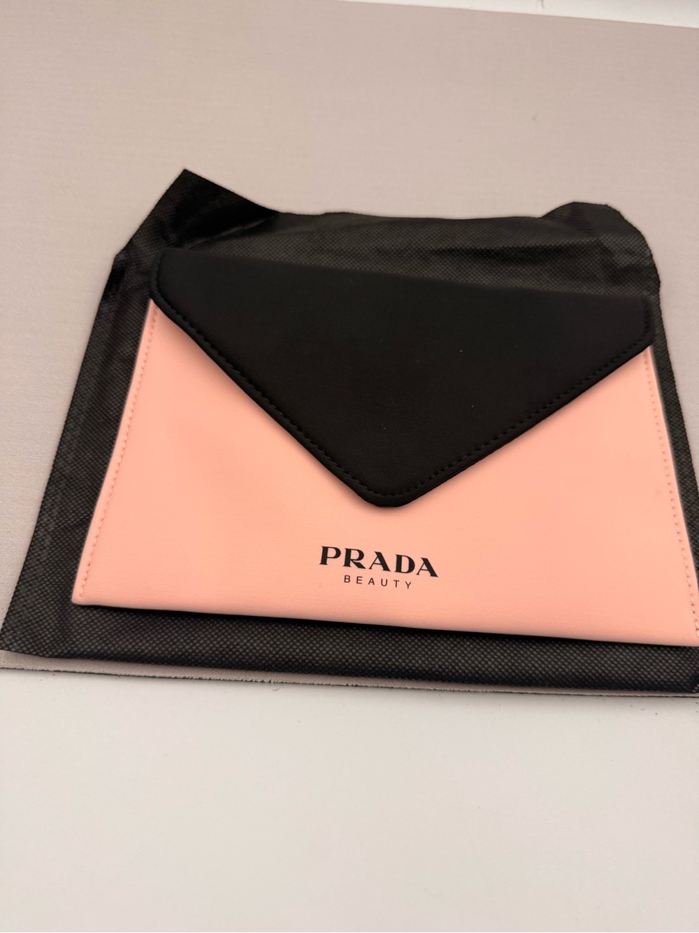 Pochette Prada Beauty Paradoxe Hand Pouch . New with tag .